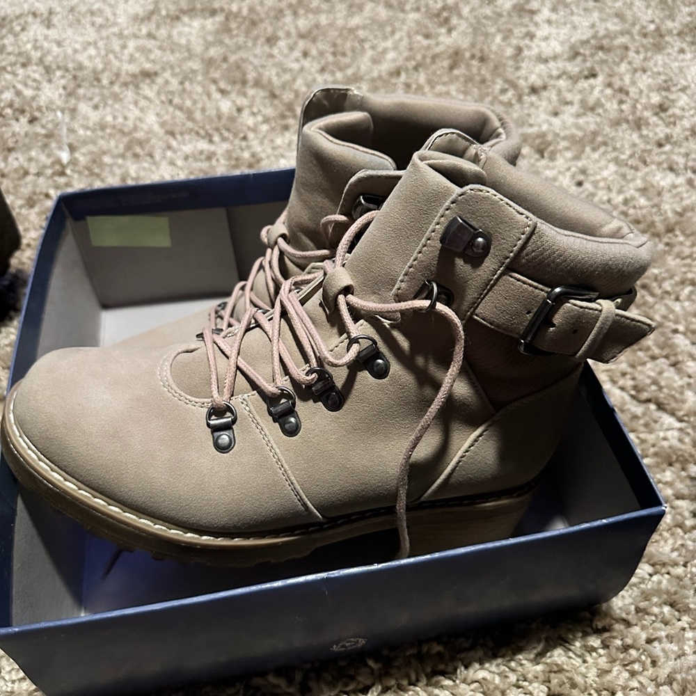 Universal Thread Kelly Boots - Picture 7 of 9